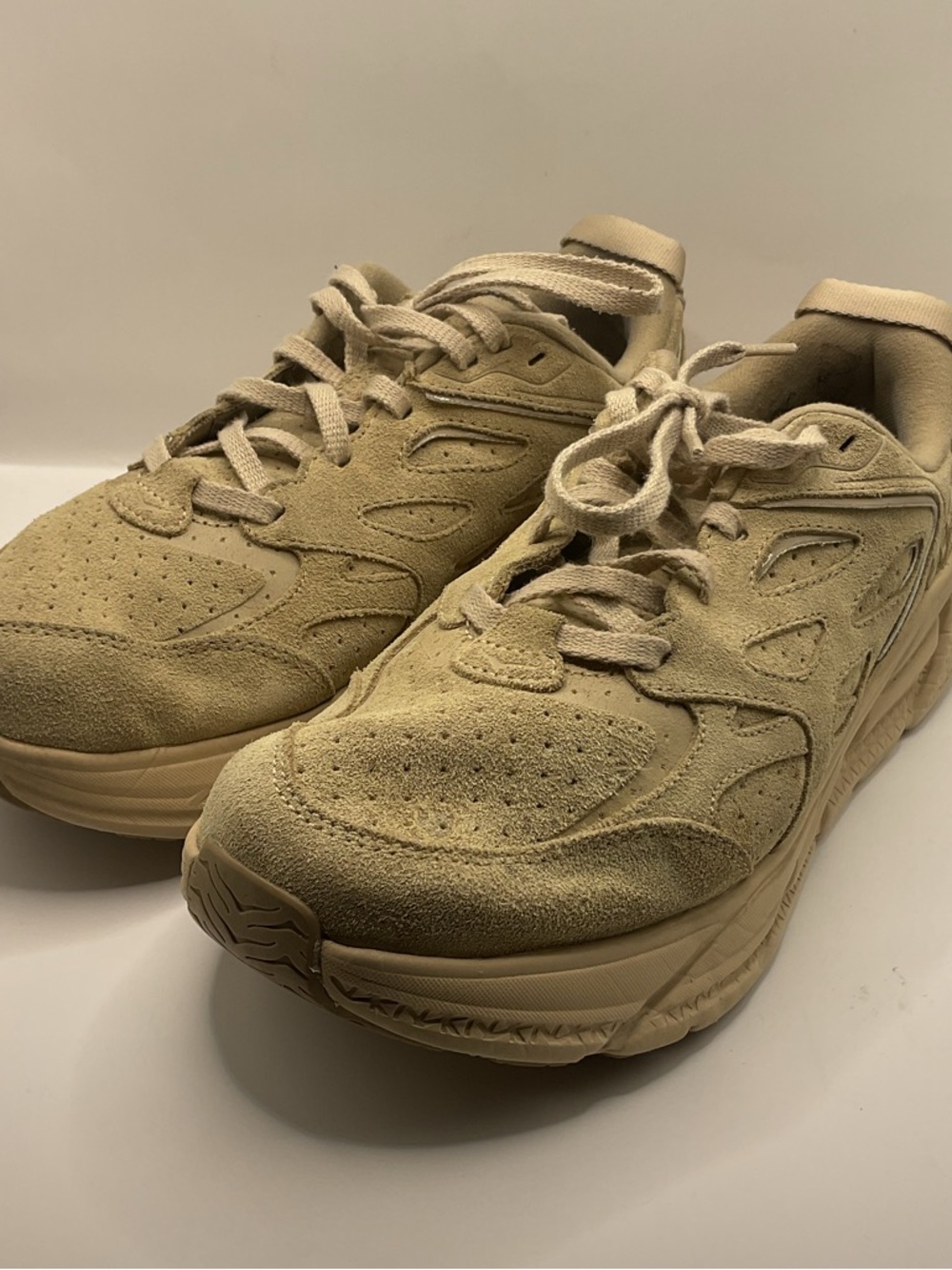 Hoka One U Clifton L Tan/Sand/Dune Colorway Suede Shoe Men's 8.5 Women 9.5